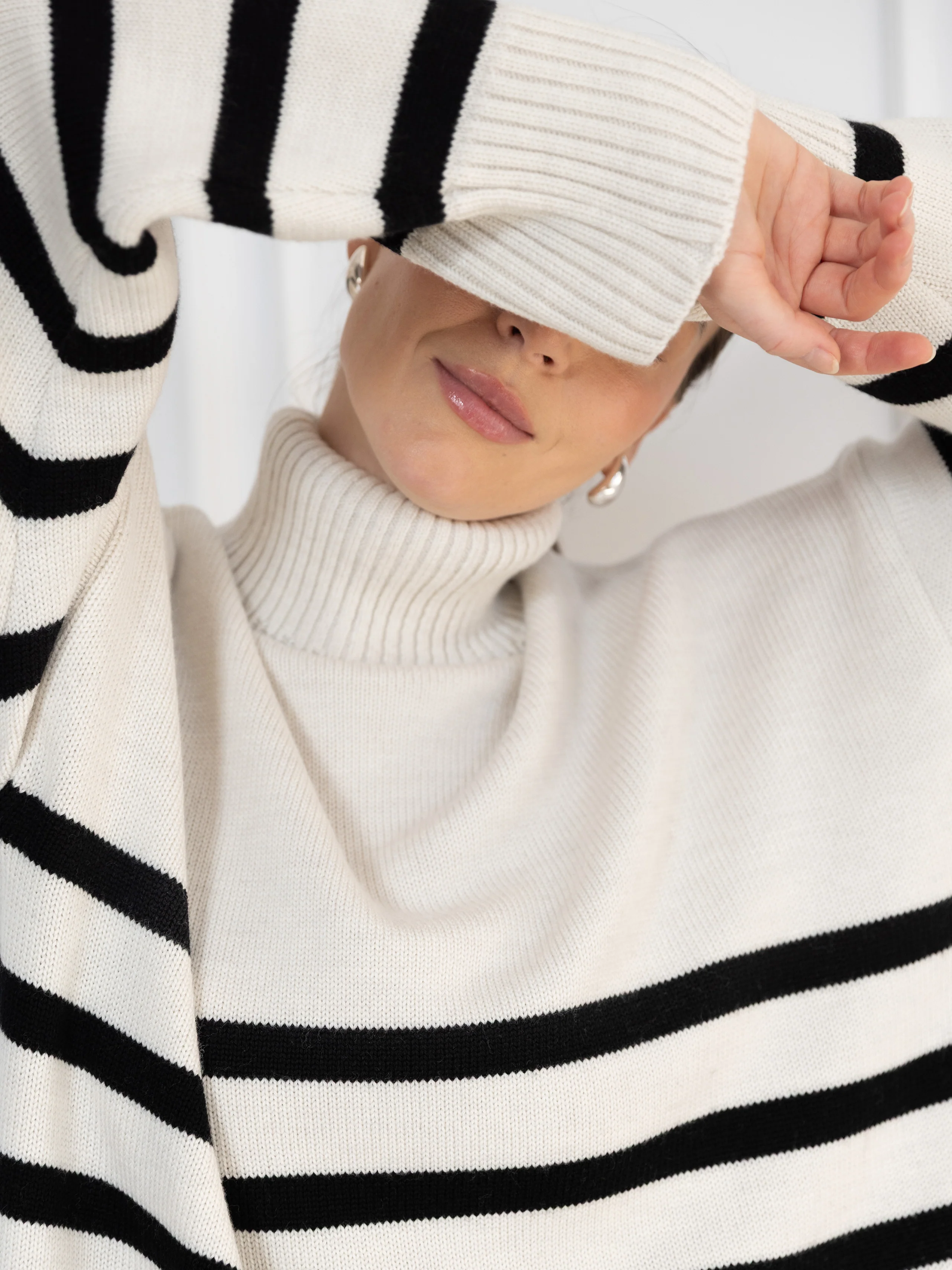 Sweter z golfem Caren - Image 3